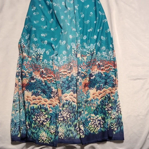 Medium Robe - Picture 2 of 2